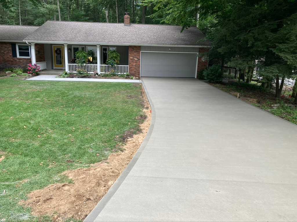 Residential driveway concrete construction