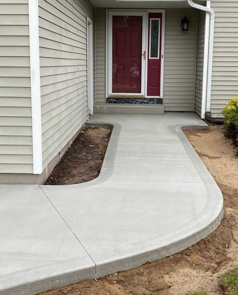 Residential driveway concrete construction