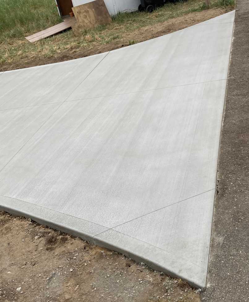 Residential driveway concrete construction