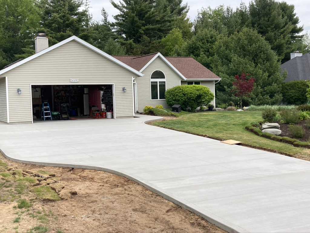 Residential driveway concrete construction